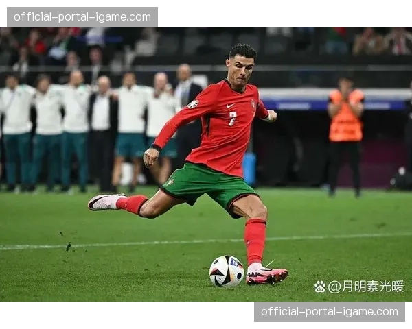 当球员准备罚任意球时，观众可选择站在球门后方从守门员视角观察